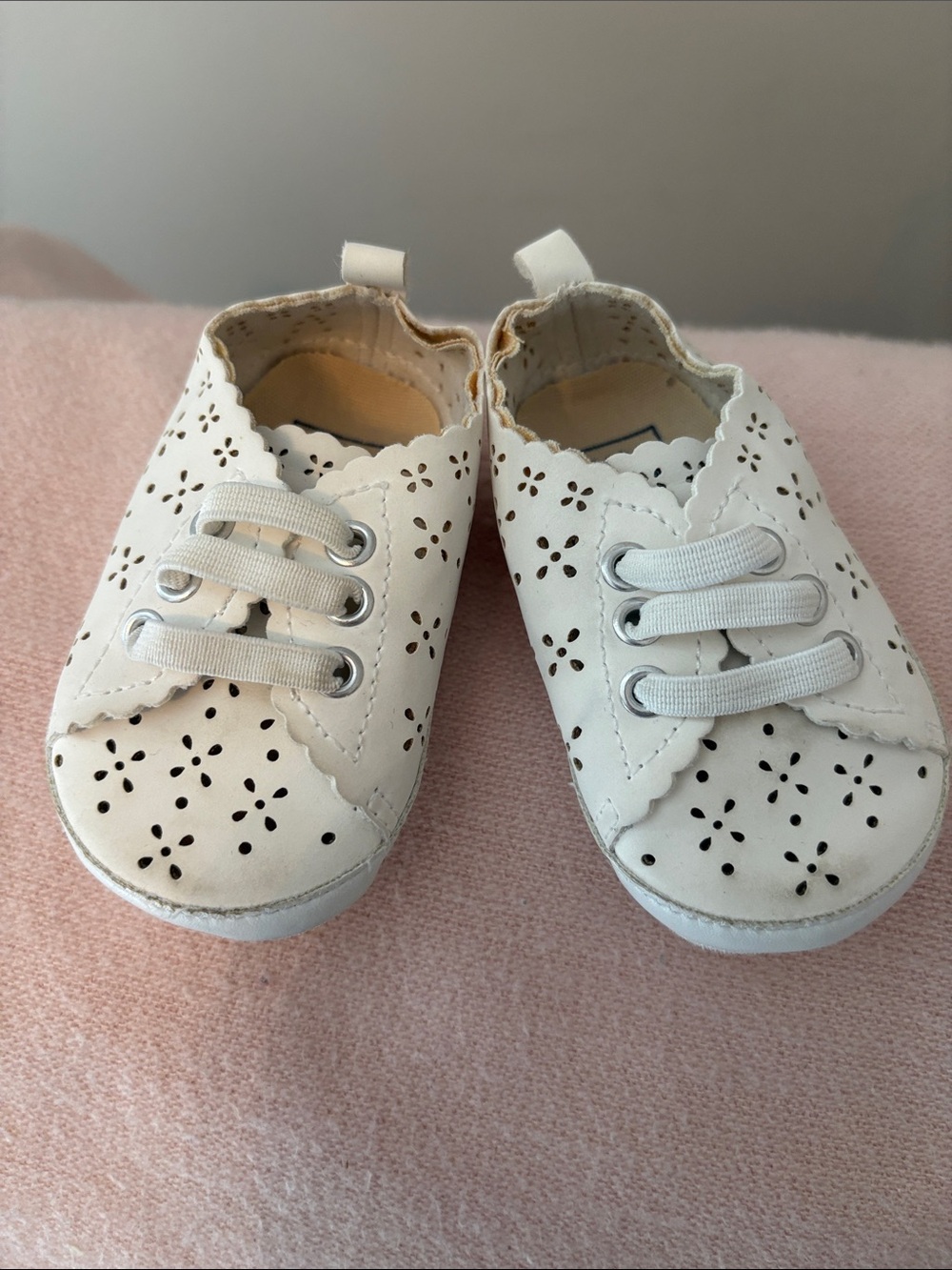 BabyGap Classic White Baby Girls' Perforated Soft Sole Shoes - 3-6mo